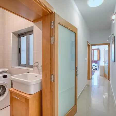 Stylish St Julians 1br Home, Cozy And By 360 Estates Apartament *
